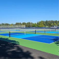 Brand new outdoor pickleball courts at WSPR